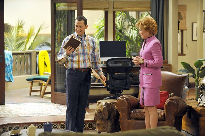 Two and a Half Men - Season 9 - Those Fancy Japanese Toilets - Photos - Jon Cryer, Holland Taylor