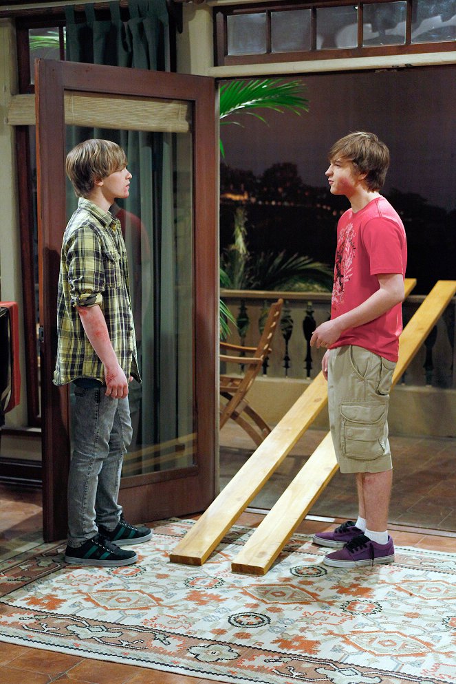 Two and a Half Men - Lookin' for Japanese Subs - Photos - Graham Patrick Martin, Angus T. Jones