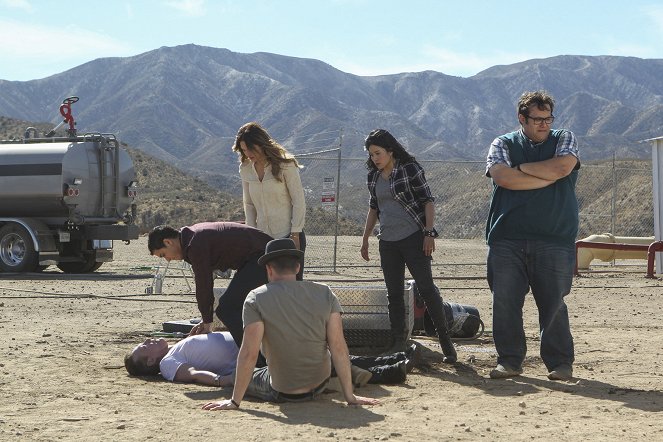 Scorpion - Season 3 - Ice-Ca-Cabes - Photos - Robert Patrick, Elyes Gabel, Katharine McPhee, Jadyn Wong, Ari Stidham