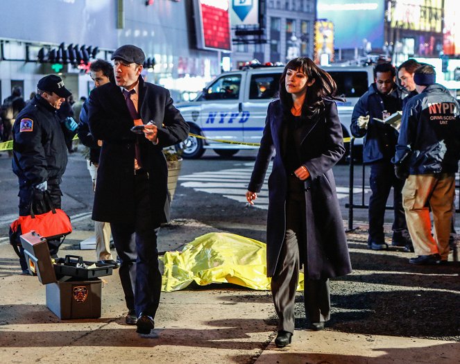 Blue Bloods - Crime Scene New York - Season 3 - No Regrets - Photos - Donnie Wahlberg, Marisa Ramirez
