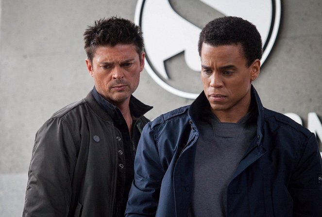 Almost Human - Are You Receiving? - Z filmu - Karl Urban, Michael Ealy