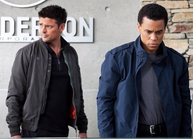 Almost Human - Are You Receiving? - Kuvat elokuvasta - Michael Ealy