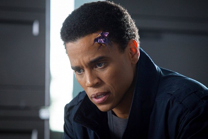 Almost Human - Are You Receiving? - Van film - Michael Ealy
