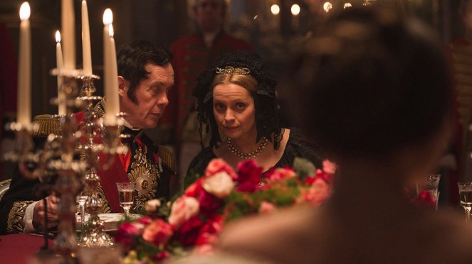Victoria - A Soldier's Daughter - Photos - Alex Jennings, Catherine Flemming