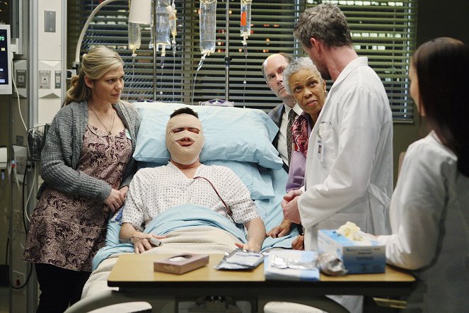 Grey's Anatomy - Season 5 - Stand by Me - Photos - Candace Brown, Greta Sesheta