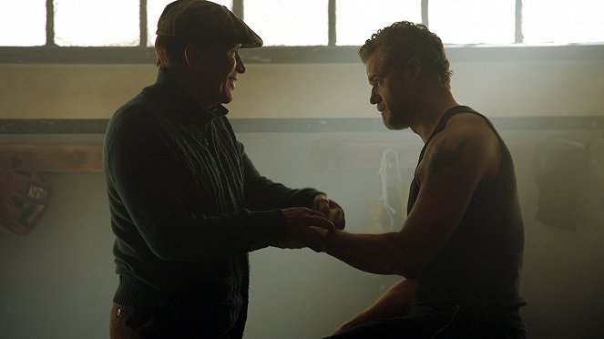 The Last Ship - Bread and Circuses - Photos - Peter Weller, Eric Dane