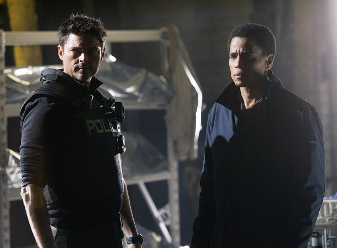 Almost Human - Unbound - Photos - Karl Urban, Michael Ealy