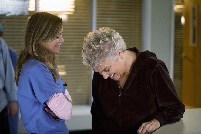 Grey's Anatomy - Sympathy for the Devil - Photos - Ellen Pompeo, Tyne Daly