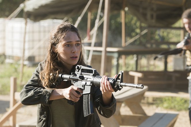 Fear the Walking Dead - Atyámfia gondozója - Filmfotók - Alycia Debnam-Carey