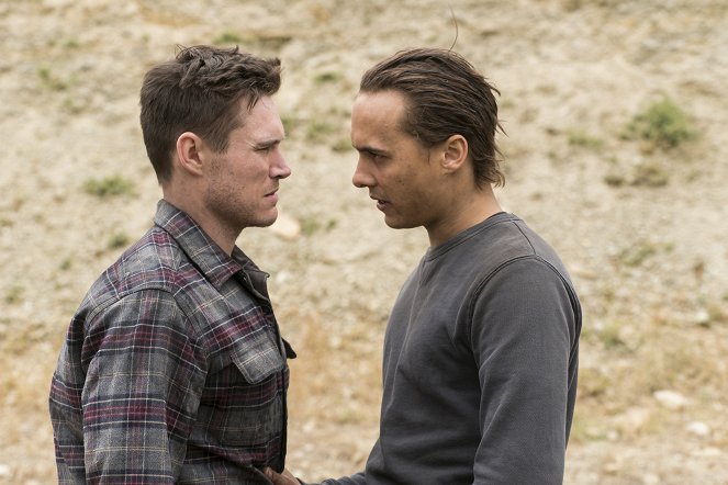 Fear the Walking Dead - Season 3 - Brother's Keeper - Photos - Sam Underwood, Frank Dillane