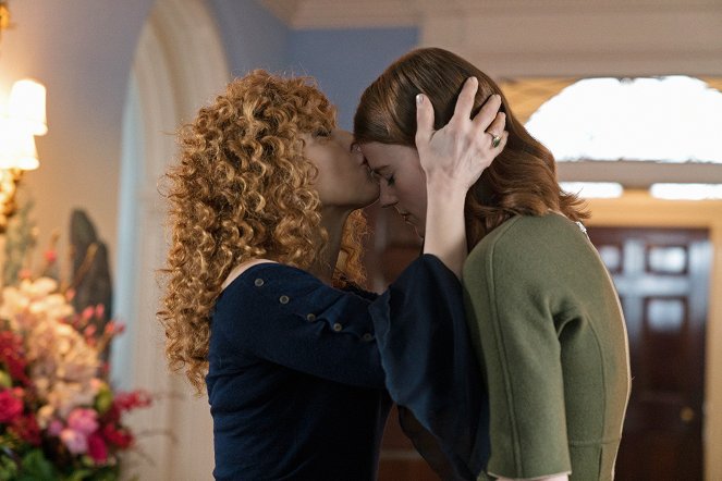 The Good Fight - Stoppable: Requiem for an Airdate - Photos - Bernadette Peters, Rose Leslie