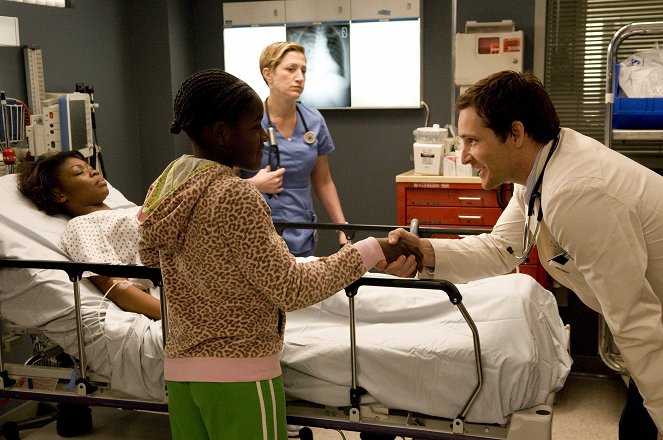 Nurse Jackie - Season 1 - Von Mann zu Mann - Filmfotos - Edie Falco, Peter Facinelli