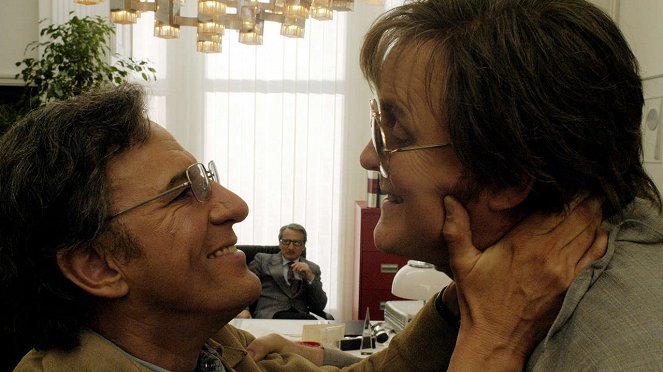 The Life and Death of Peter Sellers - Filmfotos - Geoffrey Rush, John Lithgow