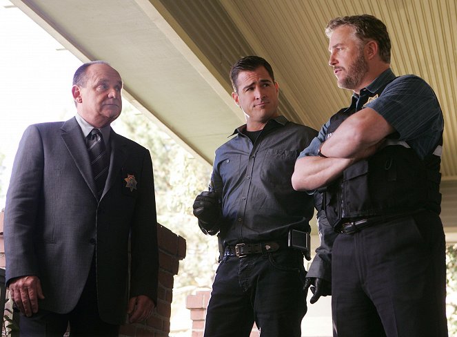 CSI - Den Tätern auf der Spur - Season 8 - Bündnis mit dem Bösen - Filmfotos - Paul Guilfoyle, George Eads, William Petersen