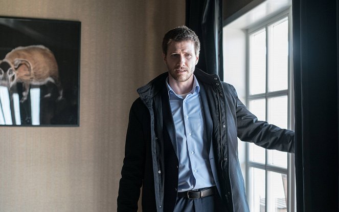 Absentia - The Emily Show - Photos - Patrick Heusinger