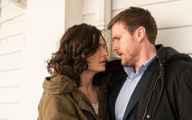 Absentia - The Emily Show - Photos - Stana Katic, Patrick Heusinger