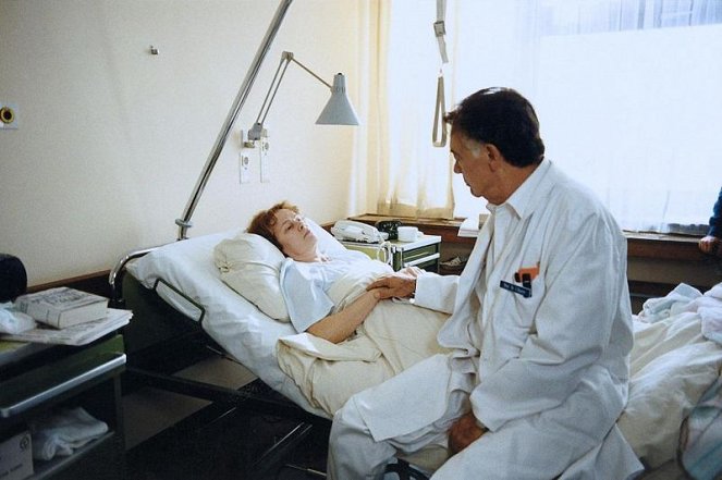 Ärzte: Vollnarkose - Filmfotók - Klausjürgen Wussow