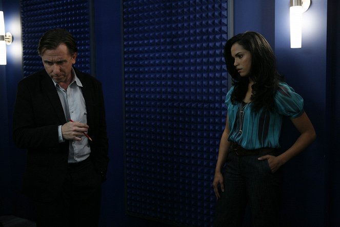 Lie to Me - Season 1 - The Best Policy - Photos - Tim Roth, Monica Raymund