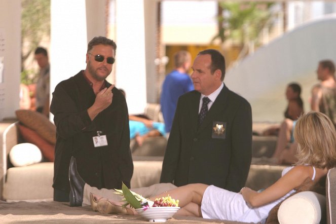 CSI: Crime Scene Investigation - Season 4 - All for Our Country - Photos - William Petersen, Paul Guilfoyle