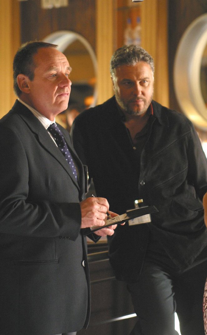 CSI: Crime Scene Investigation - Season 4 - All for Our Country - Photos - Paul Guilfoyle, William Petersen