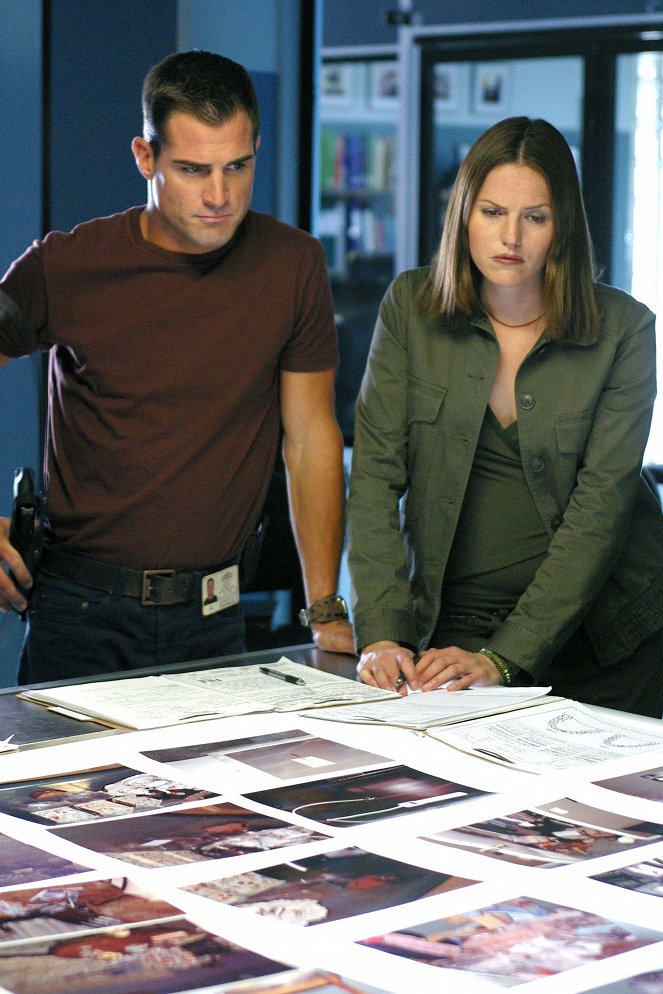 CSI: Crime Scene Investigation - Season 4 - Homebodies - Kuvat elokuvasta - George Eads, Jorja Fox