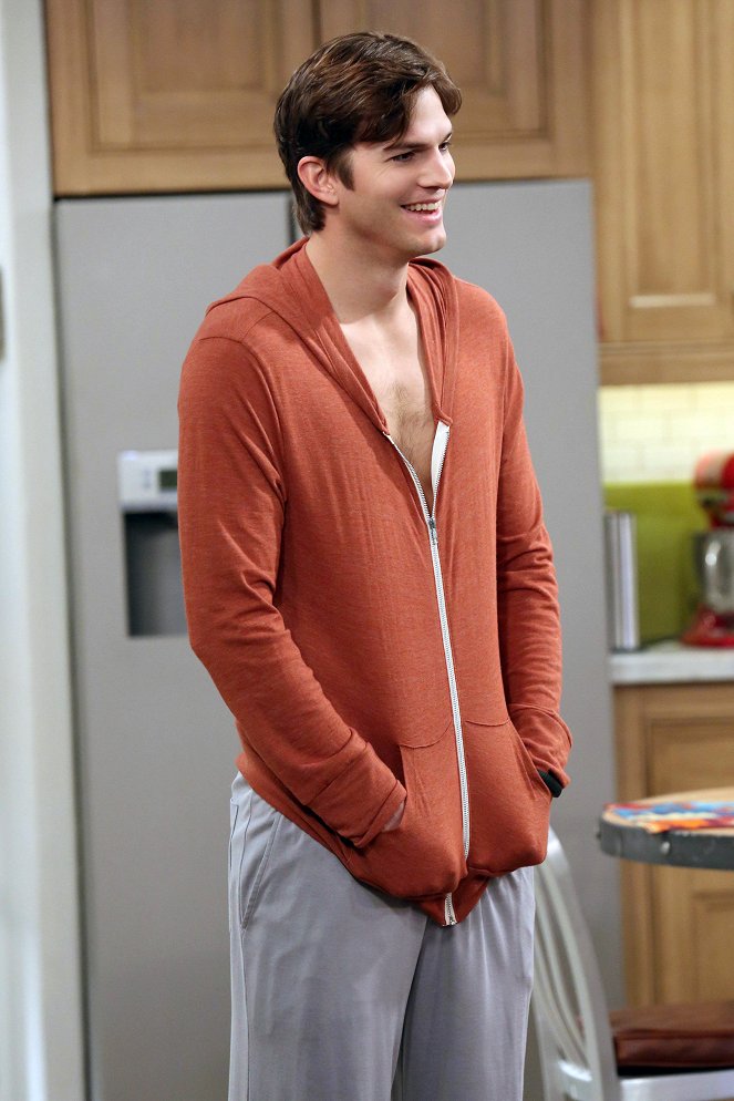 Two and a Half Men - Season 10 - Big Episode: Someone Stole a Spoon - Photos - Ashton Kutcher