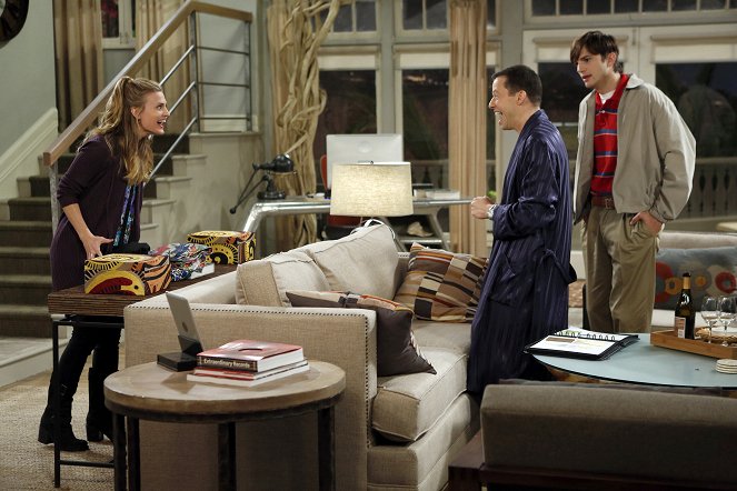 Two and a Half Men - Welcome to Alancrest - Photos - Brooke D'Orsay, Jon Cryer, Ashton Kutcher