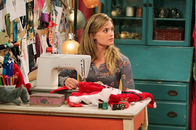 Two and a Half Men - Give Santa a Tail-Hole - Photos - Brooke D'Orsay