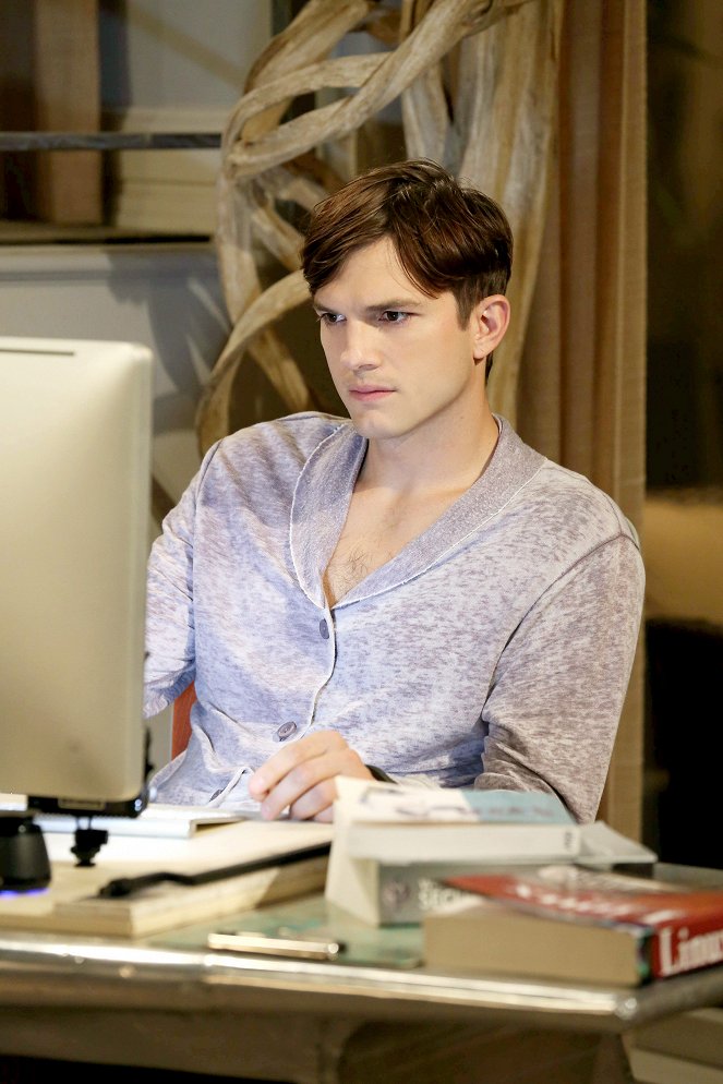Mon oncle Charlie - Je hurle assez quand je vais pisser - Film - Ashton Kutcher