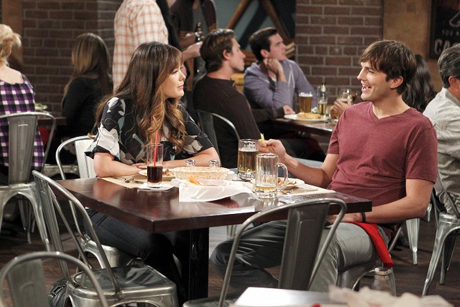 Two and a Half Men - Avoid the Chinese Mustard - Photos - Lindsay Price, Ashton Kutcher