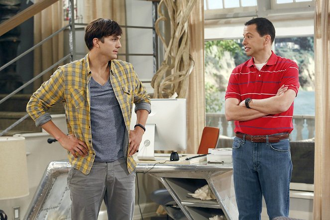 Two and a Half Men - You Do Know What the Lollipop Is For - Photos - Ashton Kutcher, Jon Cryer