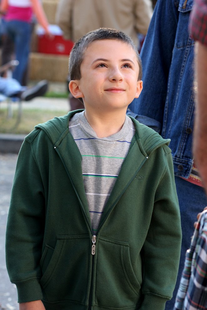 The Middle - The Block Party - Photos - Atticus Shaffer