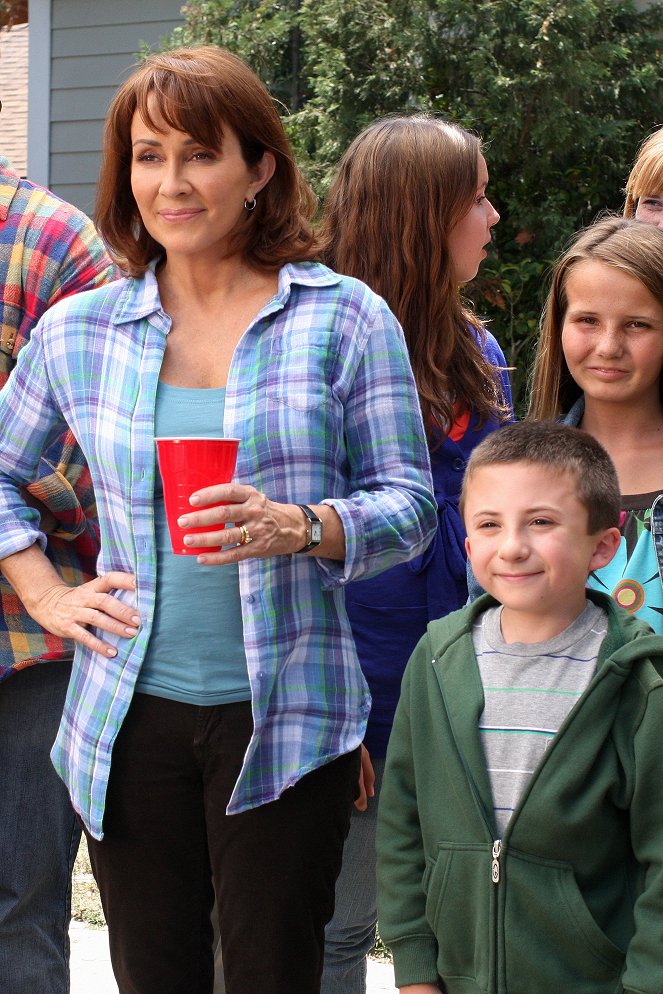 The Middle - The Block Party - Film - Patricia Heaton, Atticus Shaffer