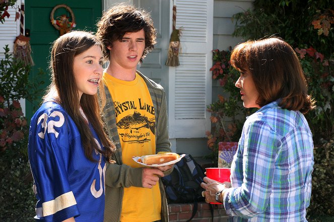 The Middle - The Block Party - Photos - Eden Sher, Charlie McDermott, Patricia Heaton
