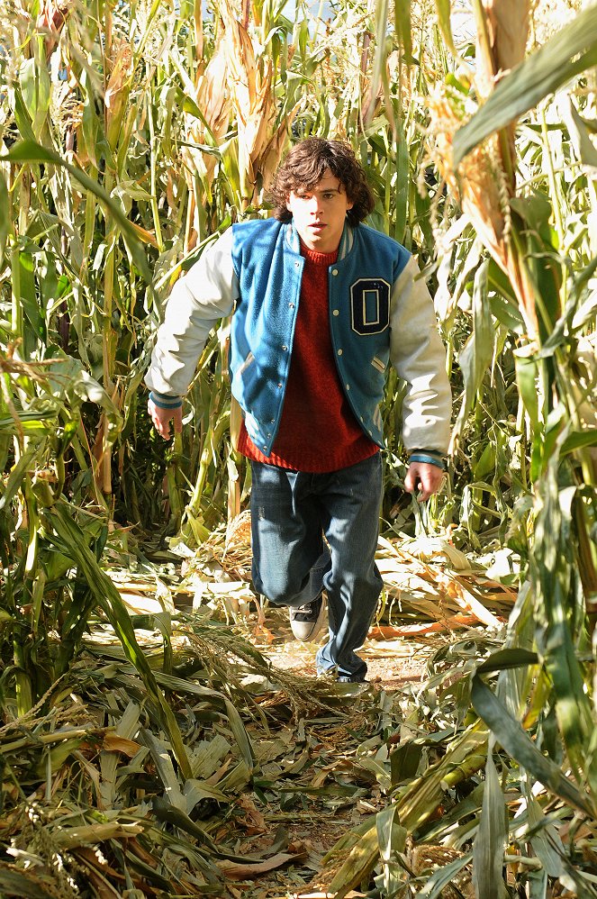 The Middle - Thanksgiving - Photos - Charlie McDermott