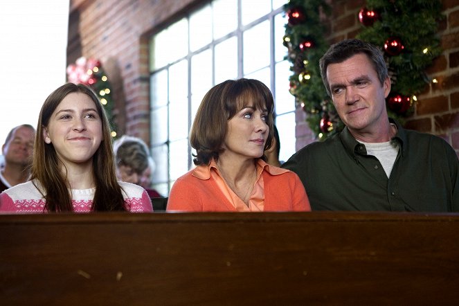 The Middle - Season 1 - Christmas - Photos - Eden Sher, Patricia Heaton, Neil Flynn