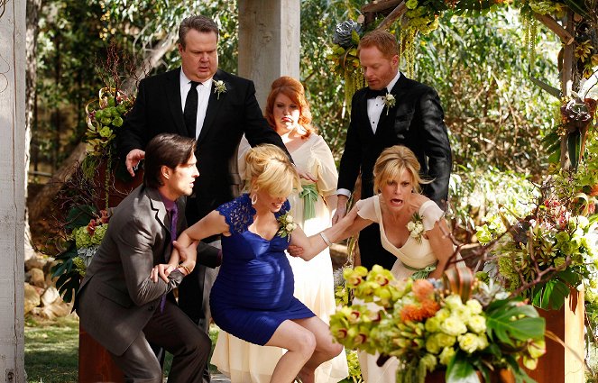 Egy rém modern család - Season 5 - Az esküvő, 1. rész - Filmfotók - Eric Stonestreet, Elizabeth Banks, Dana Powell, Jesse Tyler Ferguson, Julie Bowen