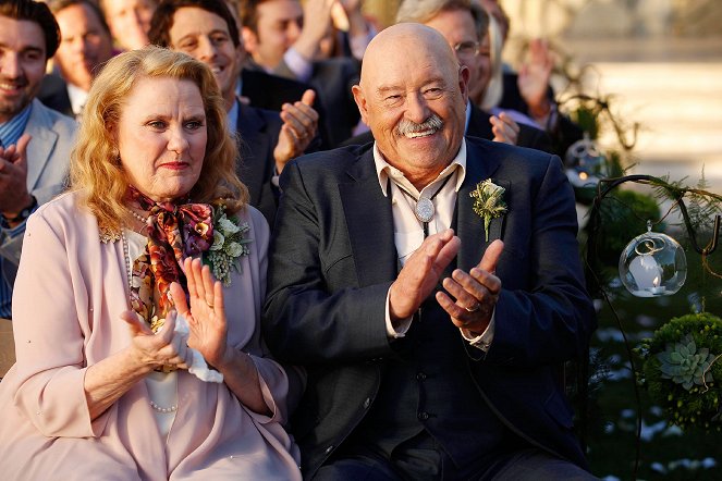 Modern Family - Season 5 - Le Mariage, 1ère partie - Film - Celia Weston, Barry Corbin