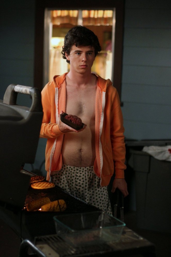The Middle - Back to School - Photos - Charlie McDermott