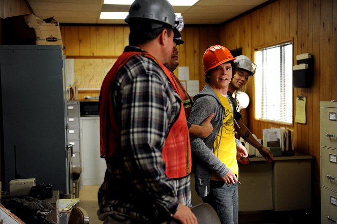 A semmi közepén - A fiúk a bányában dolgoznak - Filmfotók - Charlie McDermott