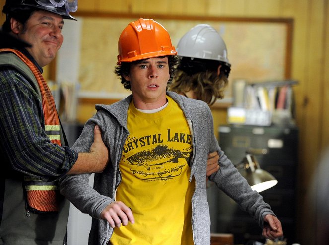 The Middle - The Quarry - Photos - Charlie McDermott