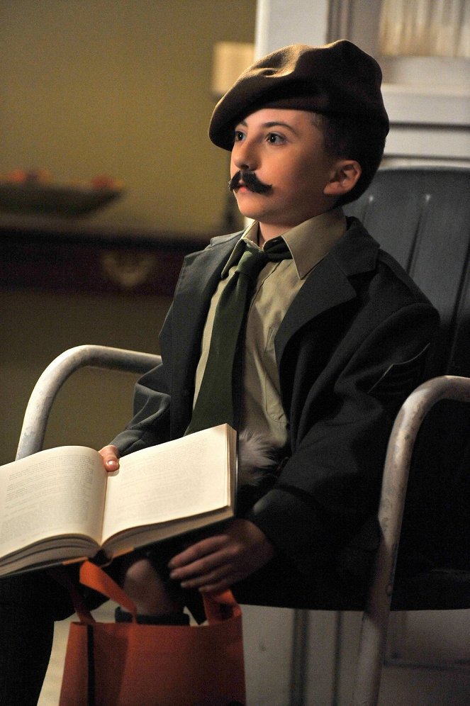 The Middle - Season 2 - Halloween - Photos - Atticus Shaffer