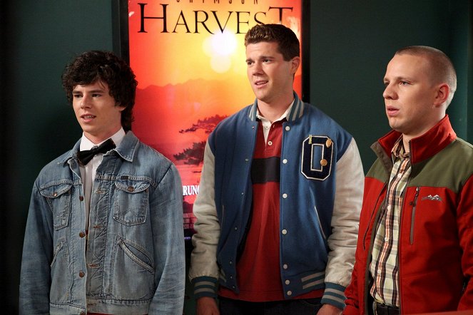 The Middle - Season 2 - A Birthday Story - Photos - Charlie McDermott, Beau Wirick, John Gammon