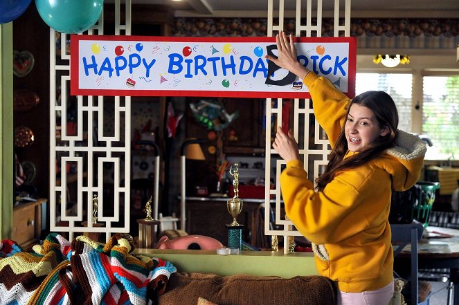 The Middle - A Birthday Story - Van film - Eden Sher