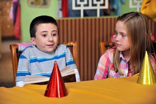 The Middle - A Birthday Story - Film - Atticus Shaffer