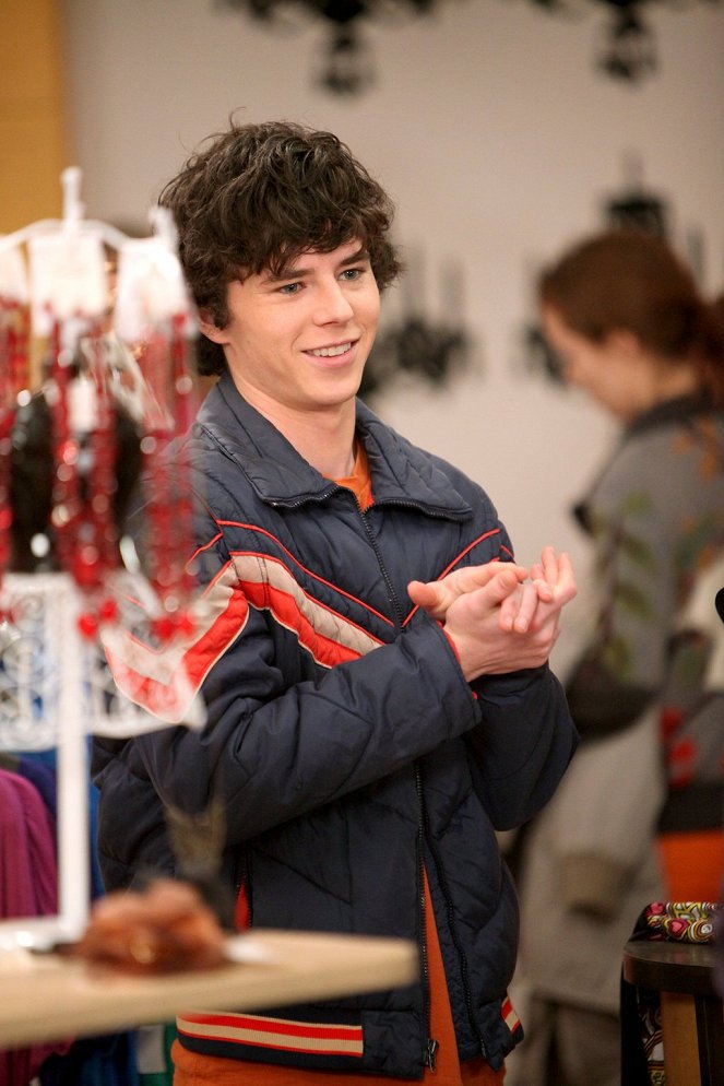 The Middle - Valentine's Day II - Photos - Charlie McDermott