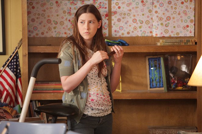 The Middle - Spring Cleaning - Photos - Eden Sher