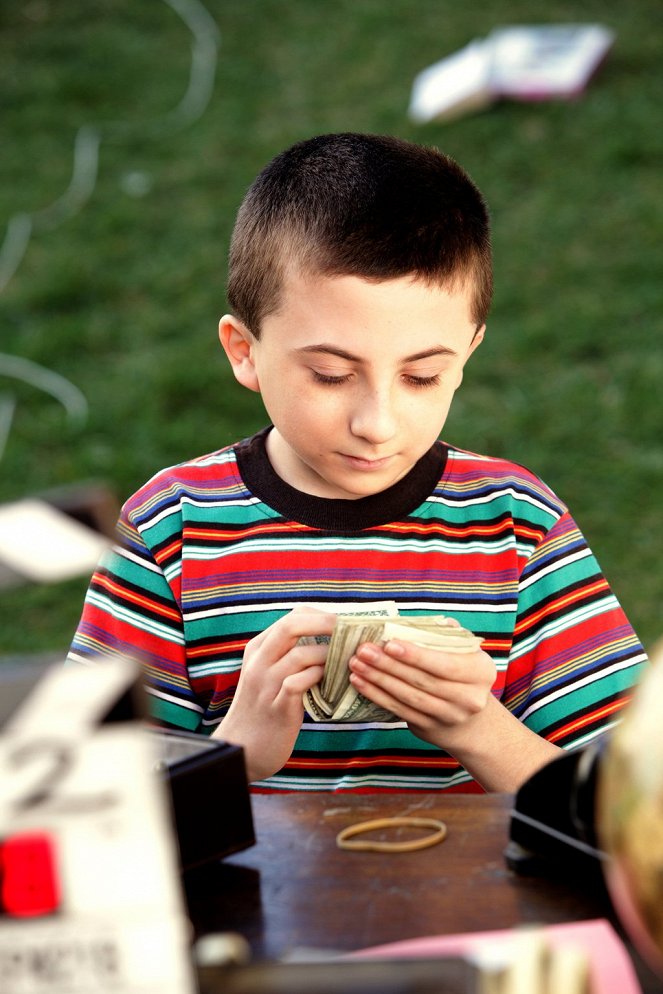 The Middle - Season 2 - Spring Cleaning - Photos - Atticus Shaffer