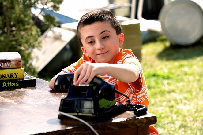 The Middle - Spring Cleaning - Photos - Atticus Shaffer
