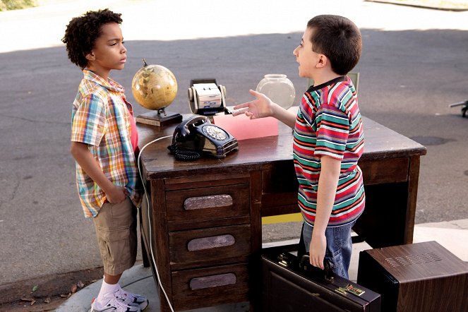 The Middle - Season 2 - Spring Cleaning - Photos - Atticus Shaffer